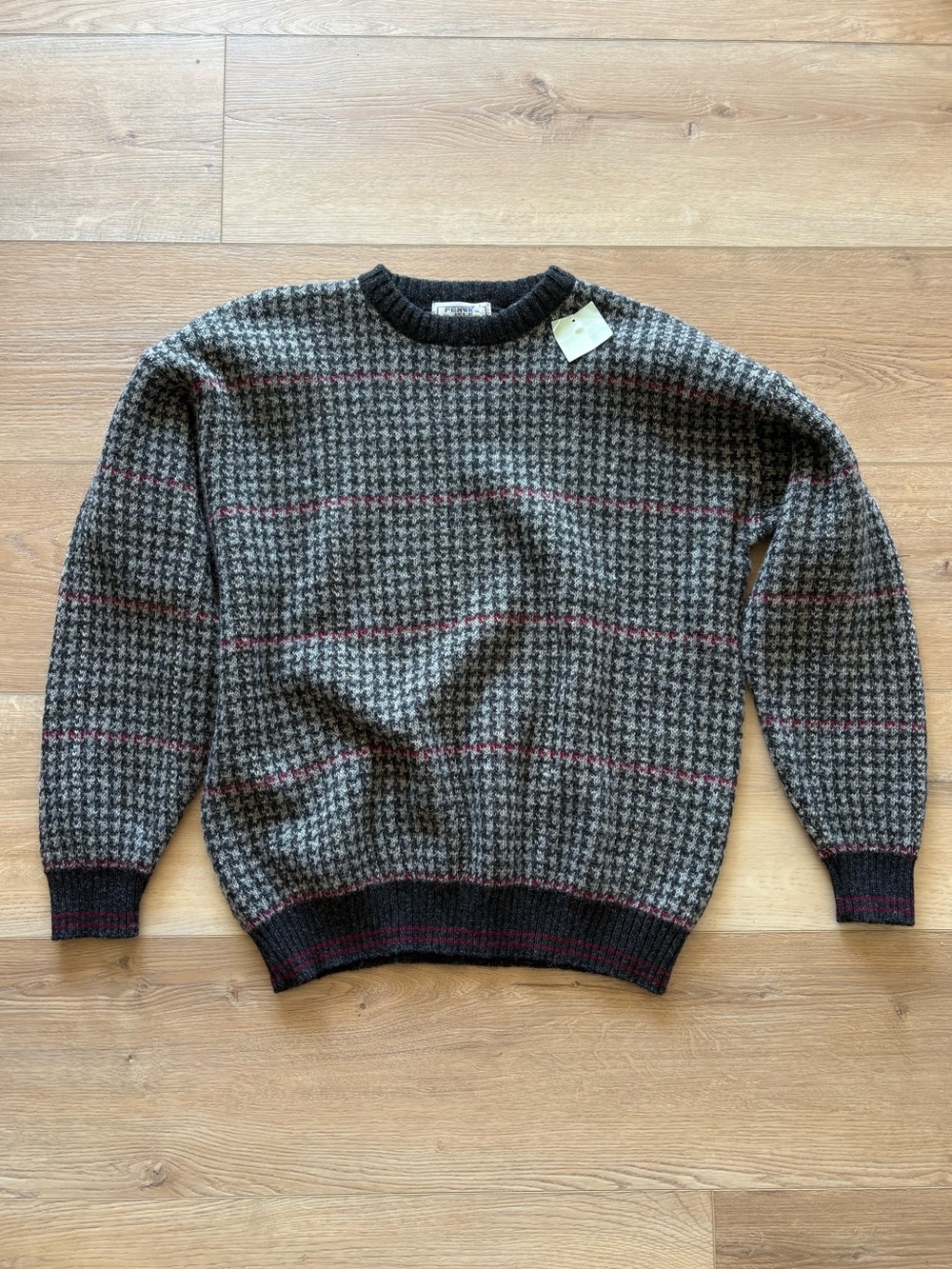 mens vintage, fenwick isle houndstooth sweater.  size large, NWT.